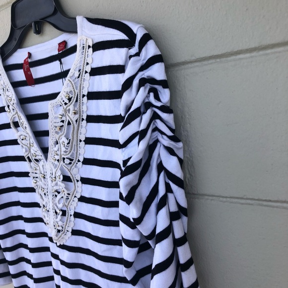 Black & White Striped Shirt Crochet V-neck P Large - Picture 5 of 5